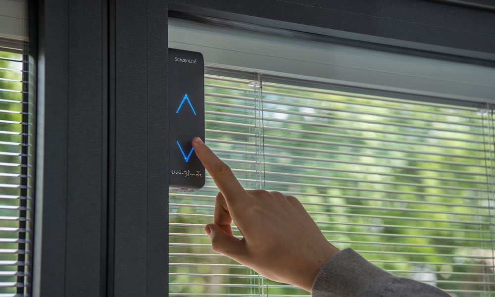 Best-Selling-Windows-blinds-in-glass-electronic-controls